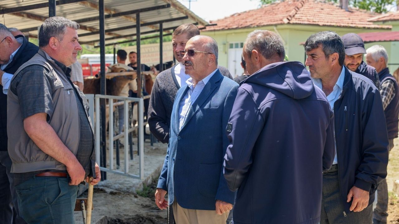 Taşköprü Hayvan Pazarında Bayram Bereketi Başkan Arslan Vatandaşlarla Buluştu (1)