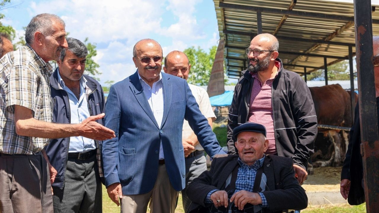 Taşköprü Hayvan Pazarında Bayram Bereketi Başkan Arslan Vatandaşlarla Buluştu (2)