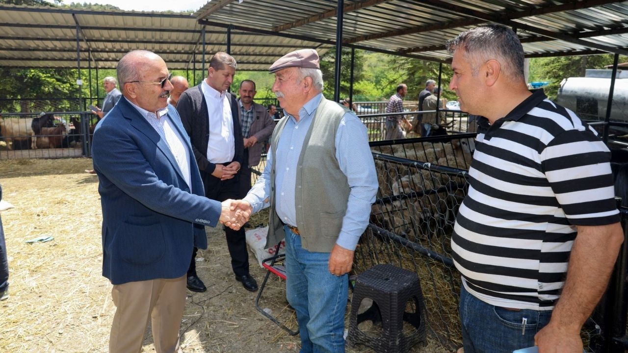 Taşköprü Hayvan Pazarında Bayram Bereketi Başkan Arslan Vatandaşlarla Buluştu (3)