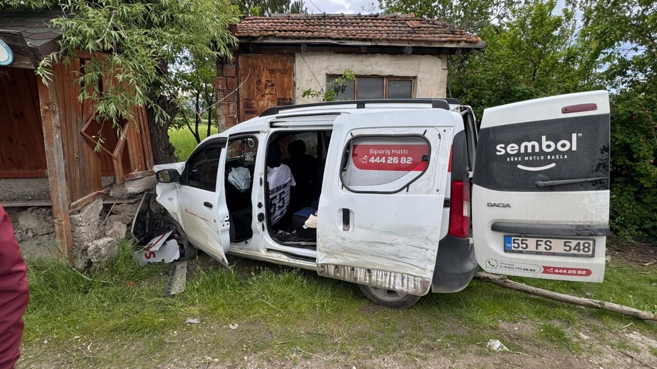 Taşköprü Yolunda Bayram Dönüşü Feci Kaza 3 Araç Birbirine Girdi (1)