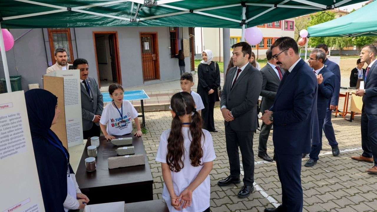 Taşköprü’de Bilim Fuarı Heyecanı Öğrenciler Projelerini Sergiledi (4)