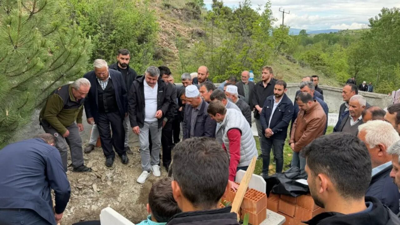 Taşköprü’de Can Polat Ersoy Son Yolculuğuna Uğurlandı (1)