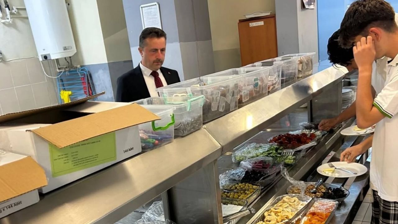 Taşköprü’de Eğitimde Sıcak Buluşma Müdür Şirin Öğrencilerle Kahvaltıda Buluştu (3)