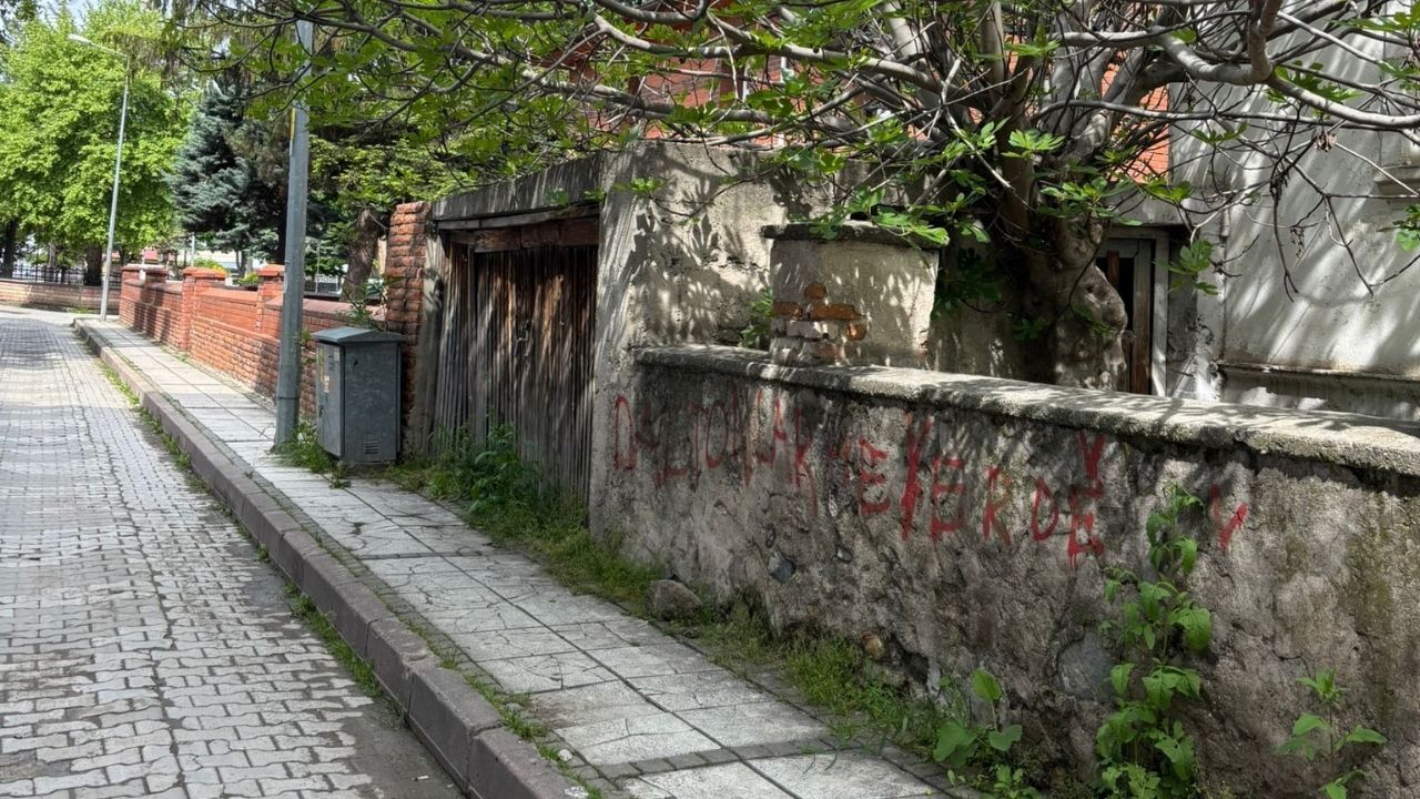 Taşköprü’de Tarihi Dokuya Yakışmayan Manzara (3)