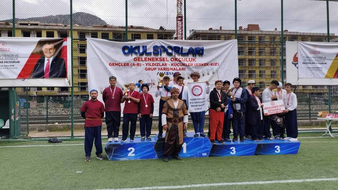 Taşköprülü Öğrenciler Okçulukta Hedefi 12’Den Vurdu (3)
