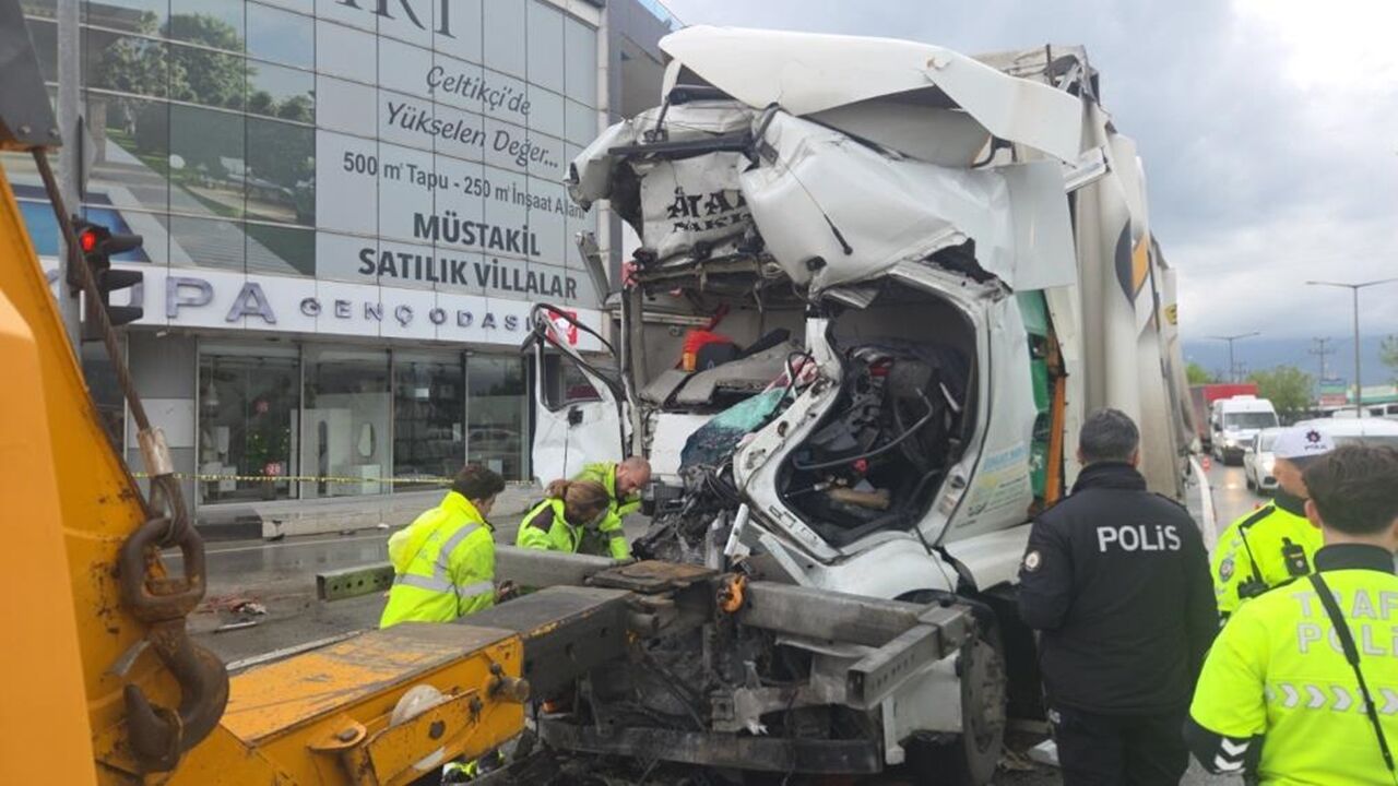 Tır Trafik Kazası Hayattan Koptu (3)