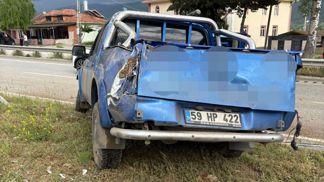 Tosya’da Feci Kaza Kontrolden Çıkan Kamyonet Takla Attı (1)