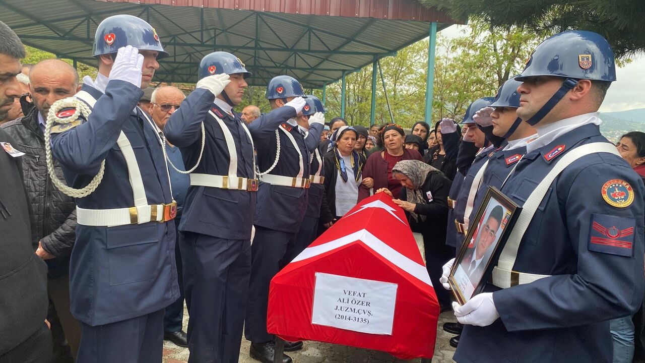Uzman Çavuştoprağa Verildi (2)