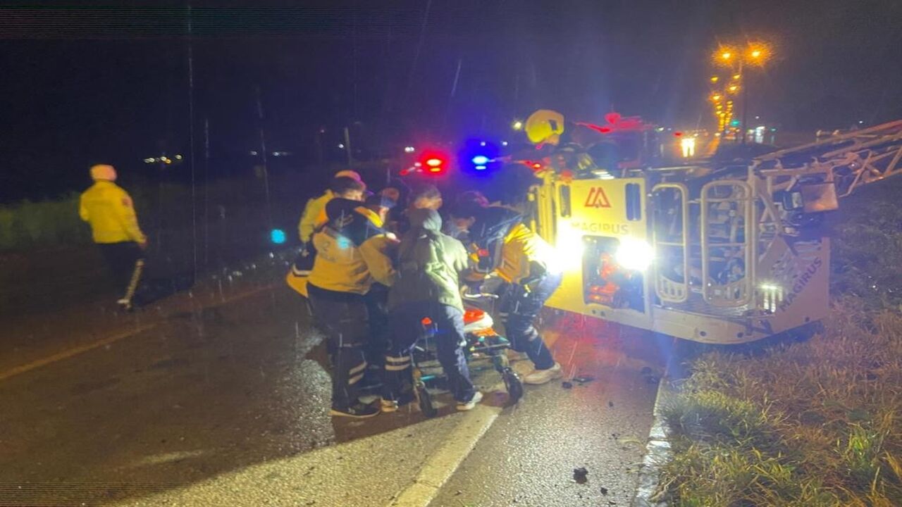 Yolcu Otobüsü Devrildi 3 Ölü 24 Yaralı (1)