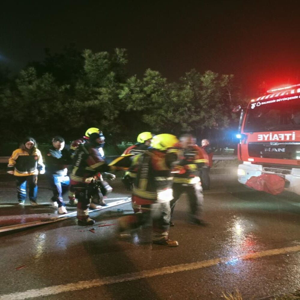 Yolcu Otobüsü Devrildi 3 Ölü 24 Yaralı (3)