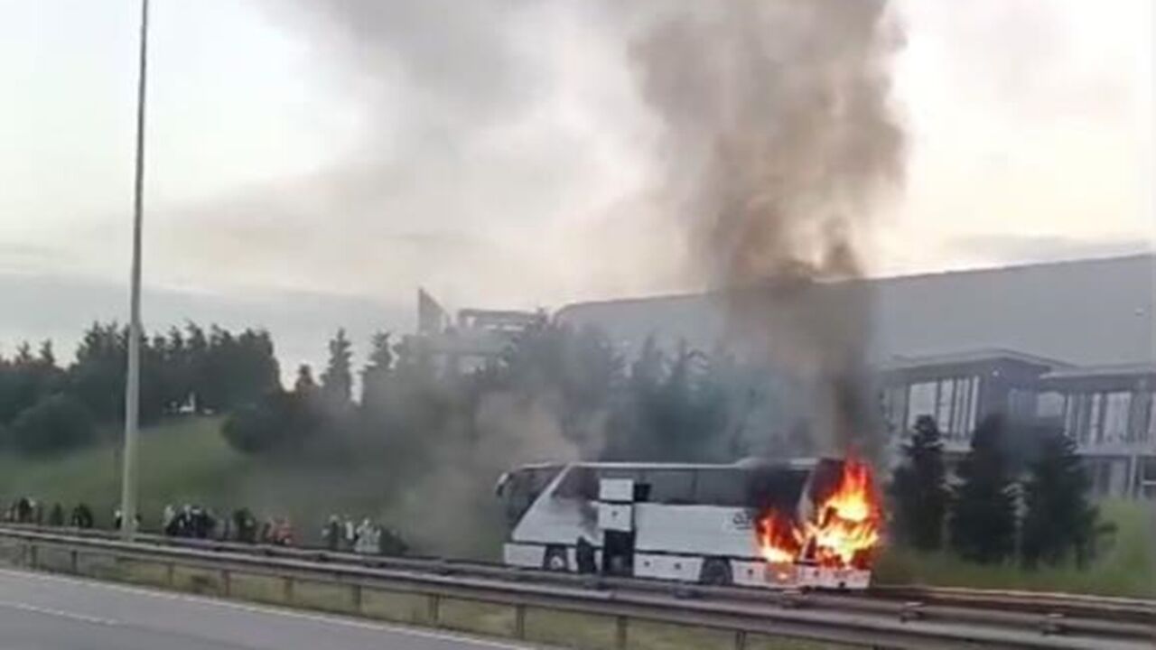 Yolcu Otobüsü Yandı (1)