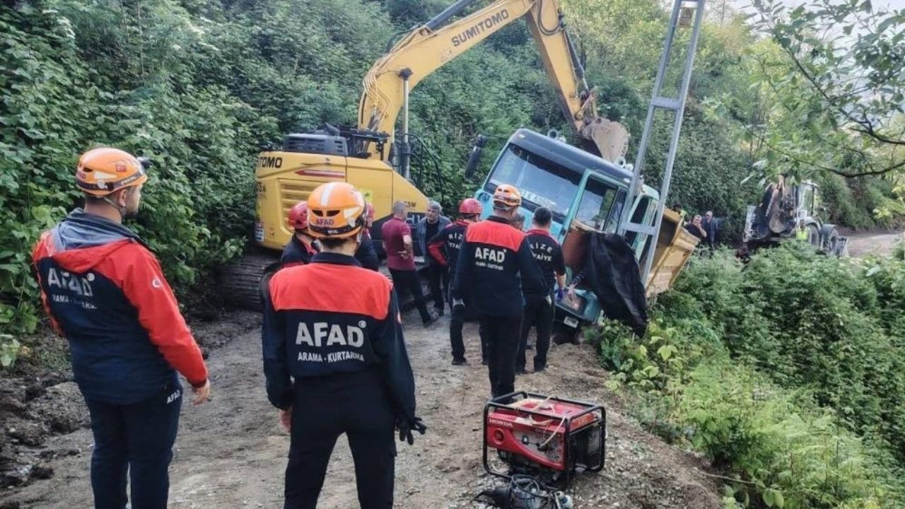 Yüklü Kamyon Kontrolden Çıktı Sürücü Hayatını Kaybetti (1)