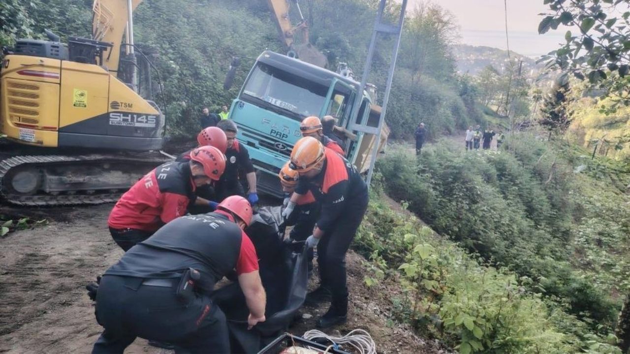 Yüklü Kamyon Kontrolden Çıktı Sürücü Hayatını Kaybetti (2)
