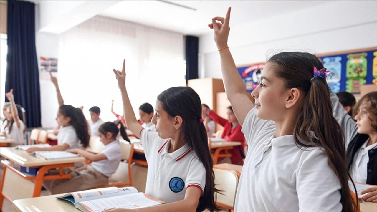 12 Haziran Okullar Tatil Mi Cuma Günü Ders Yapılacak Mı (1)