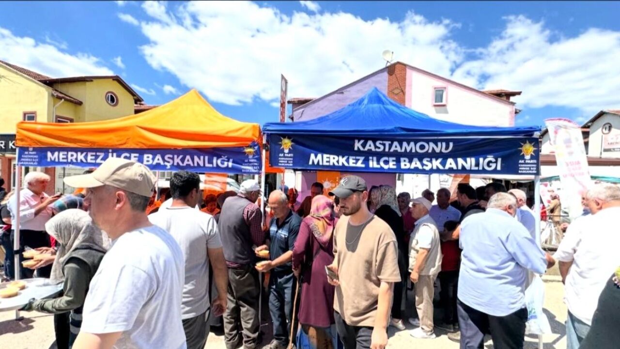 Ak Parti Kastamonu Teşkilatı Kuzeykent'te Vatandaşlara Aşure İkram Etti (1)