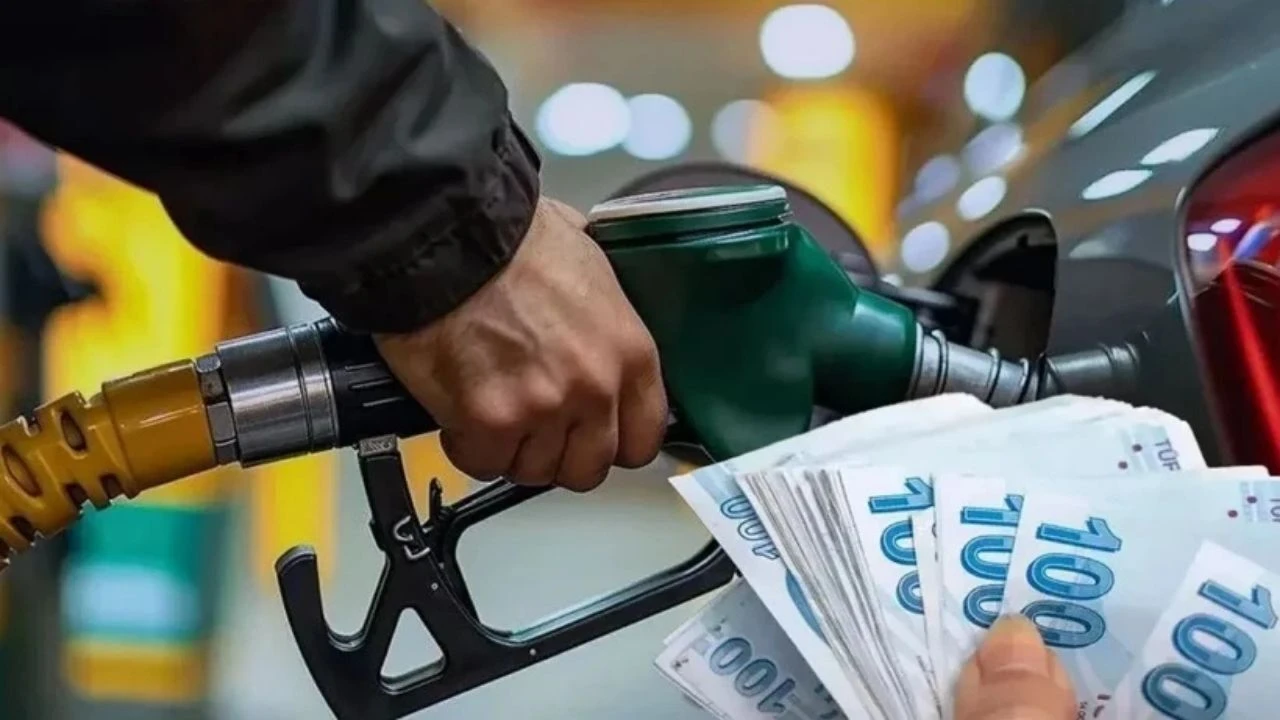 Akaryakıta Çifte Zam Geldi Benzin Ve Motorinde Tabela Değişti
