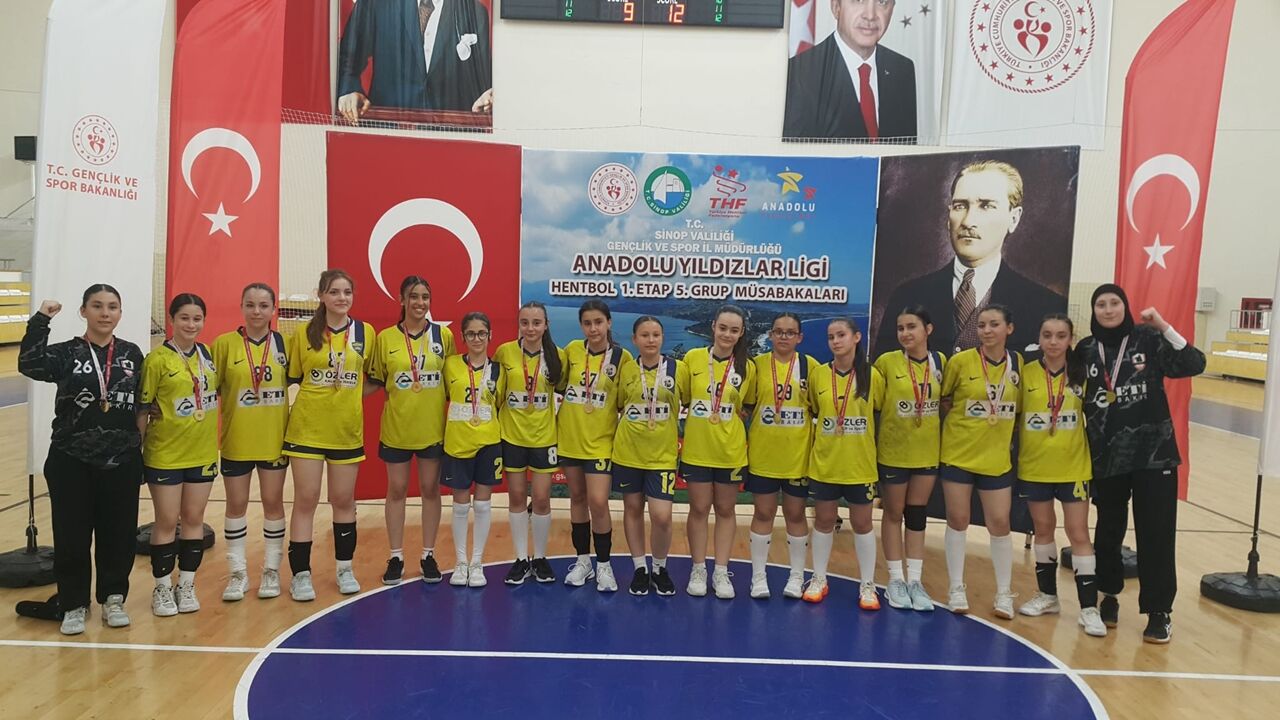 Anadolu Yıldızları Hentbol Kız Takımı (1)