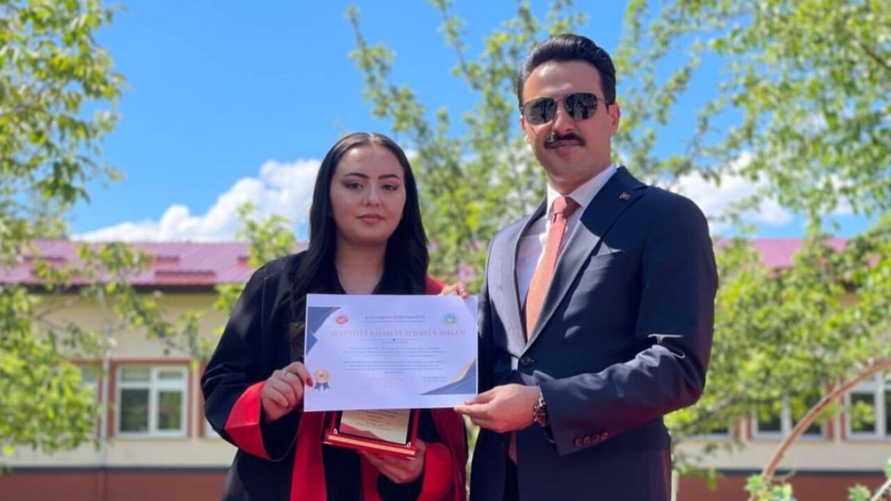 Araç'ta Mezuniyet Coşkusu Öğrenciler Diplomalarını Aldı (1)-1