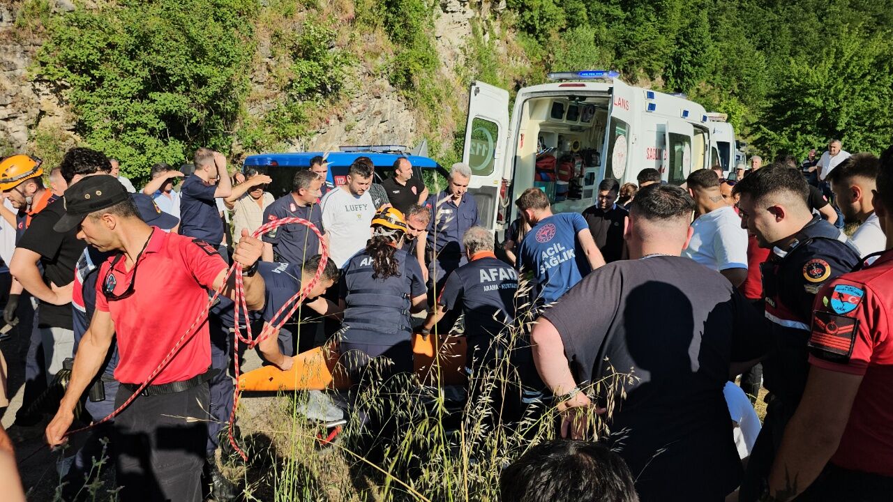 Arkadaşlarıyla Girdiği Şelalede Kaybolan Gençten Acı Haber