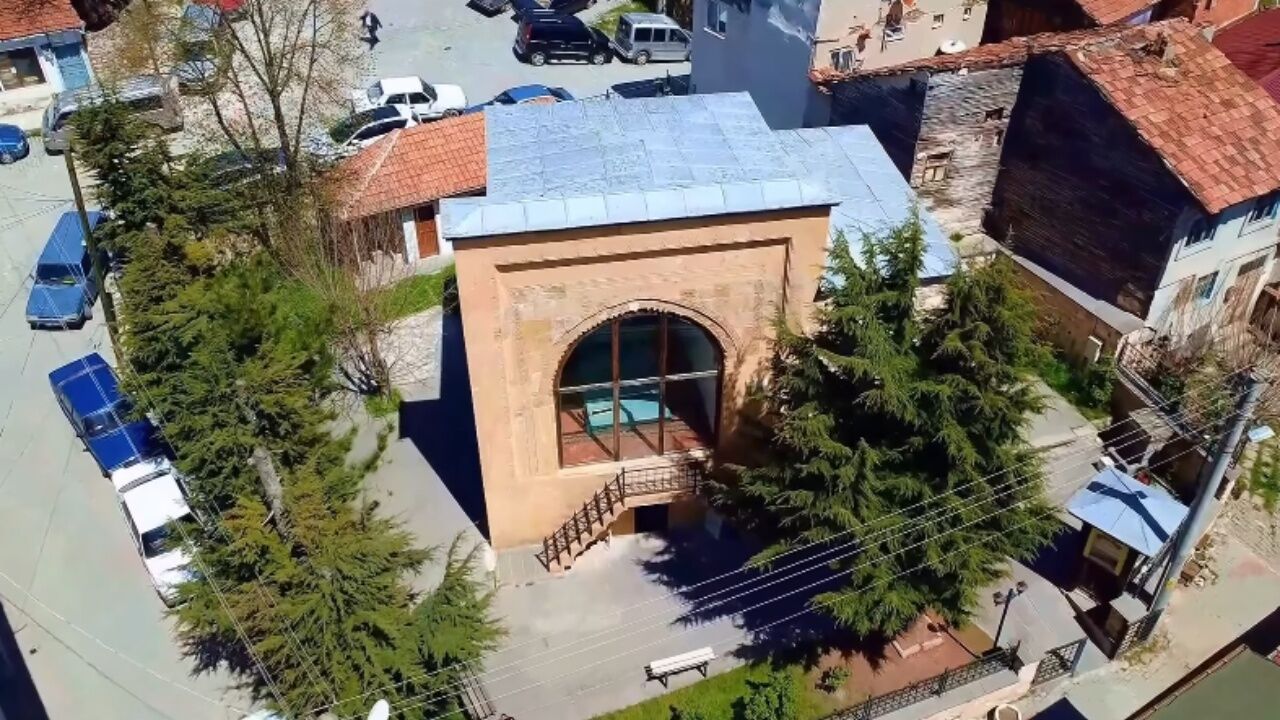 Aşıklı Sultan Türbesi (1)