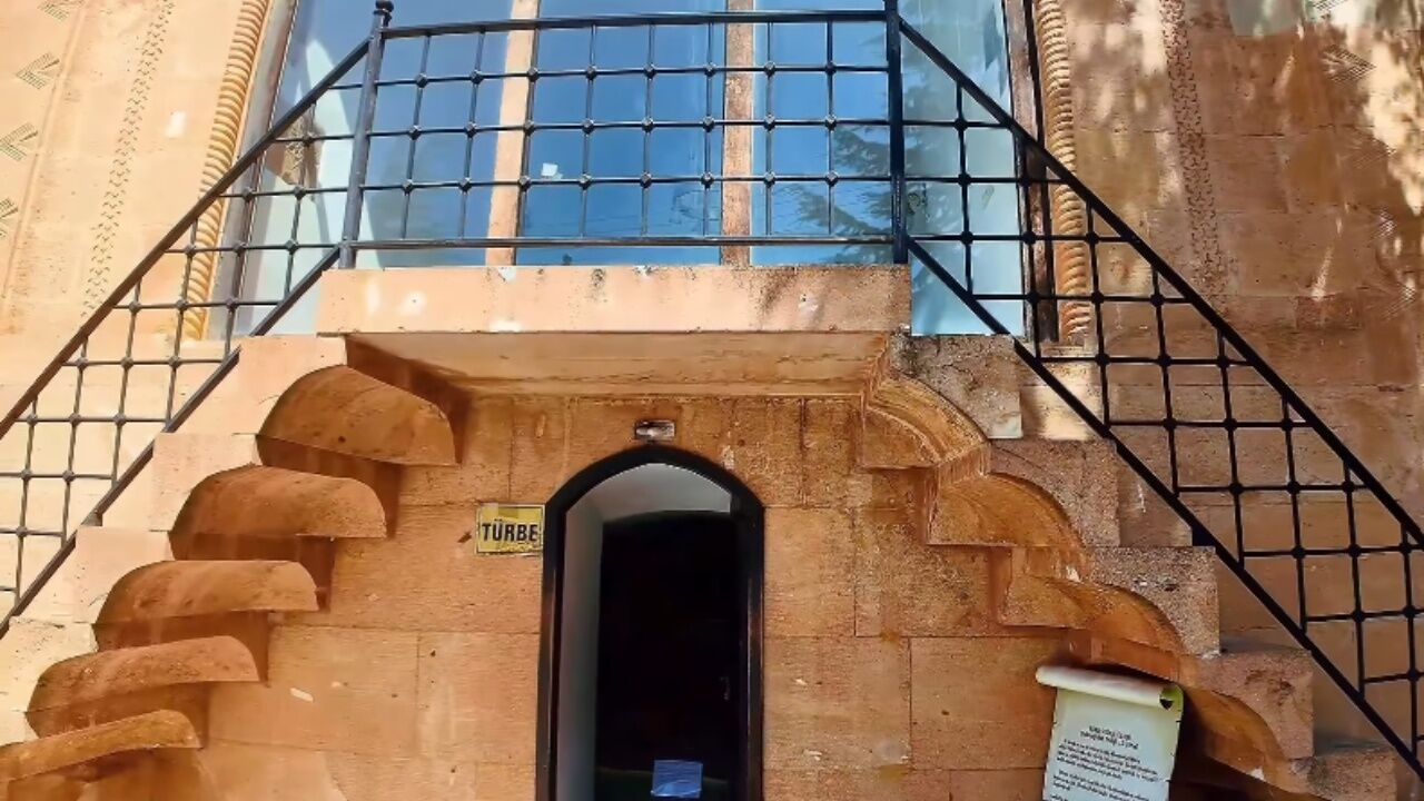 Aşıklı Sultan Türbesi (2)