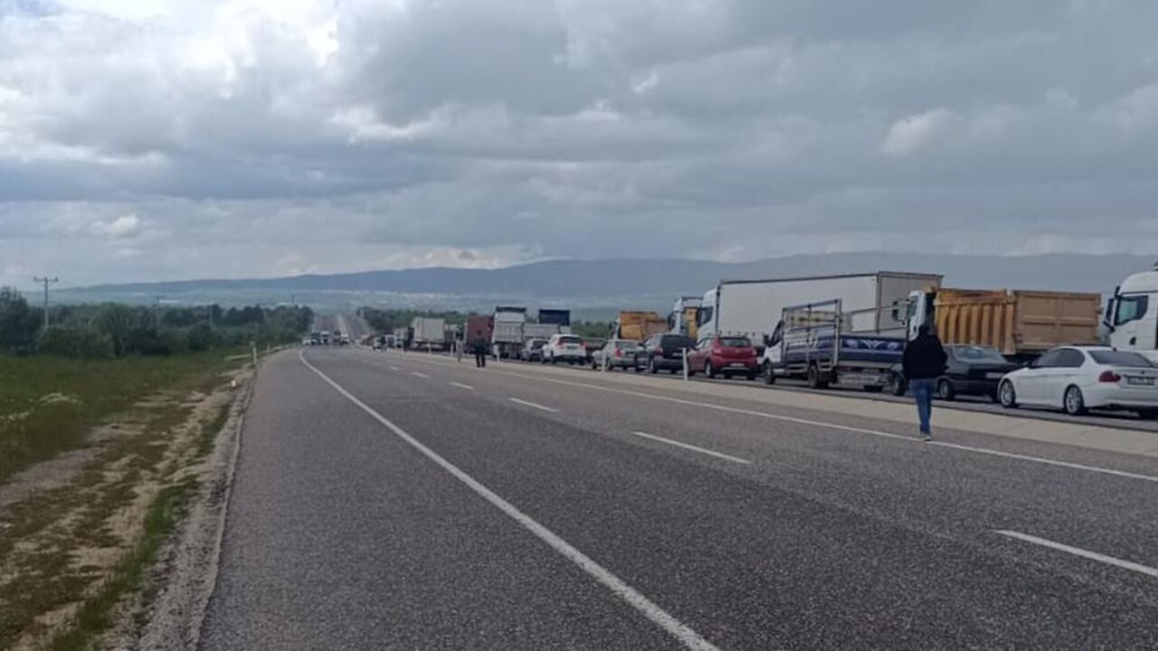 Bolu Tır Devrildi Kaza (2)