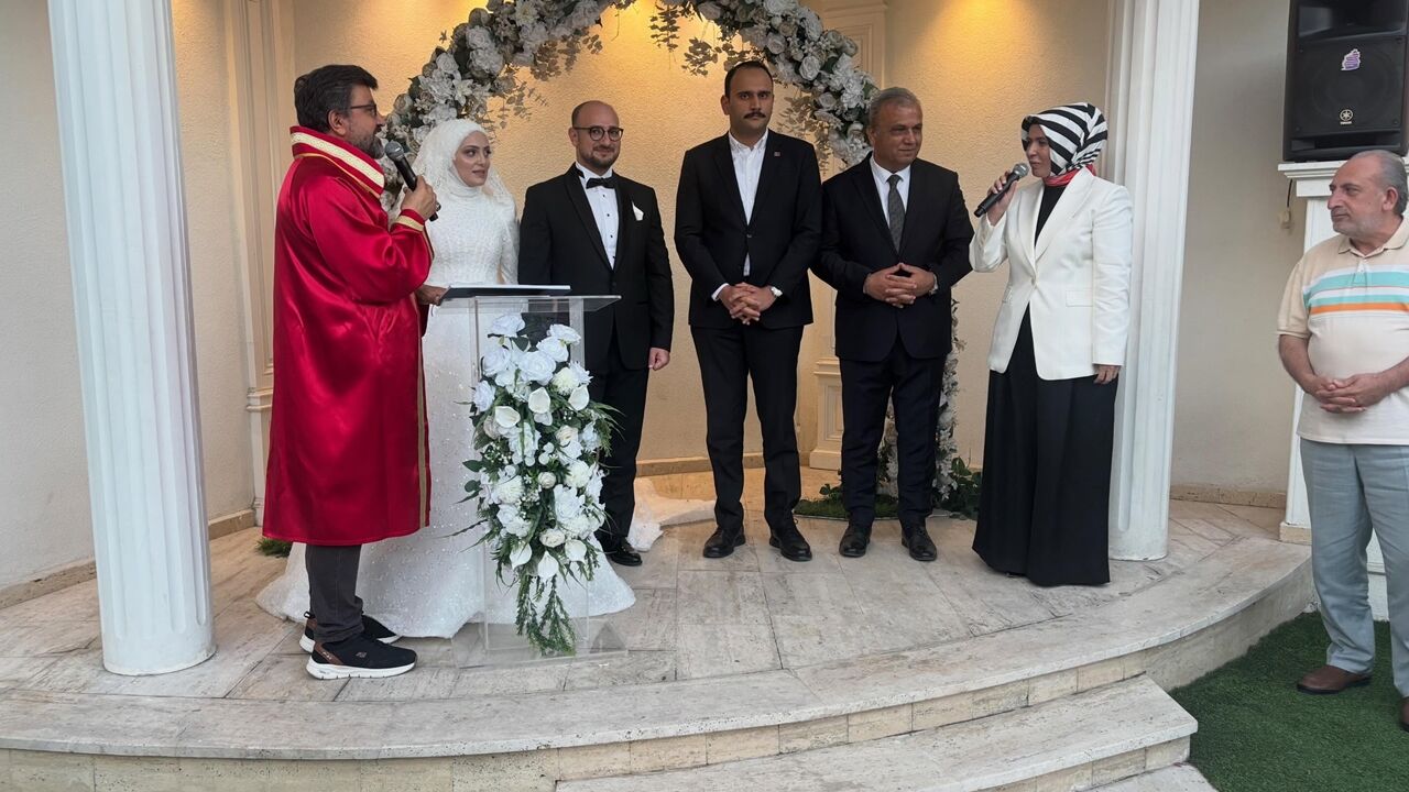 Boşhekim Dünyaevine Girdi (2)