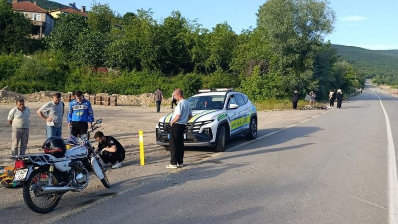 Cide Kastamonu Yolunda Korkutan Kaza İki Motosiklet Birbirine Girdi (1)