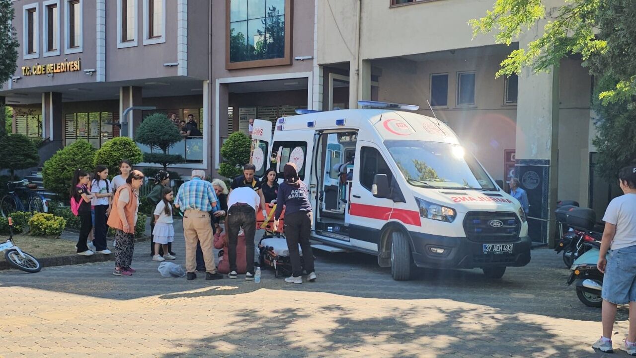 Cide’de Sıcak Hava Kabusu Fenalaşan Adam Yere Yığıldı