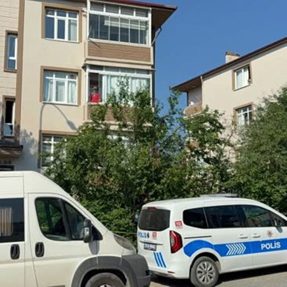 Evin Balkonunda Asılı Bulundu (2)