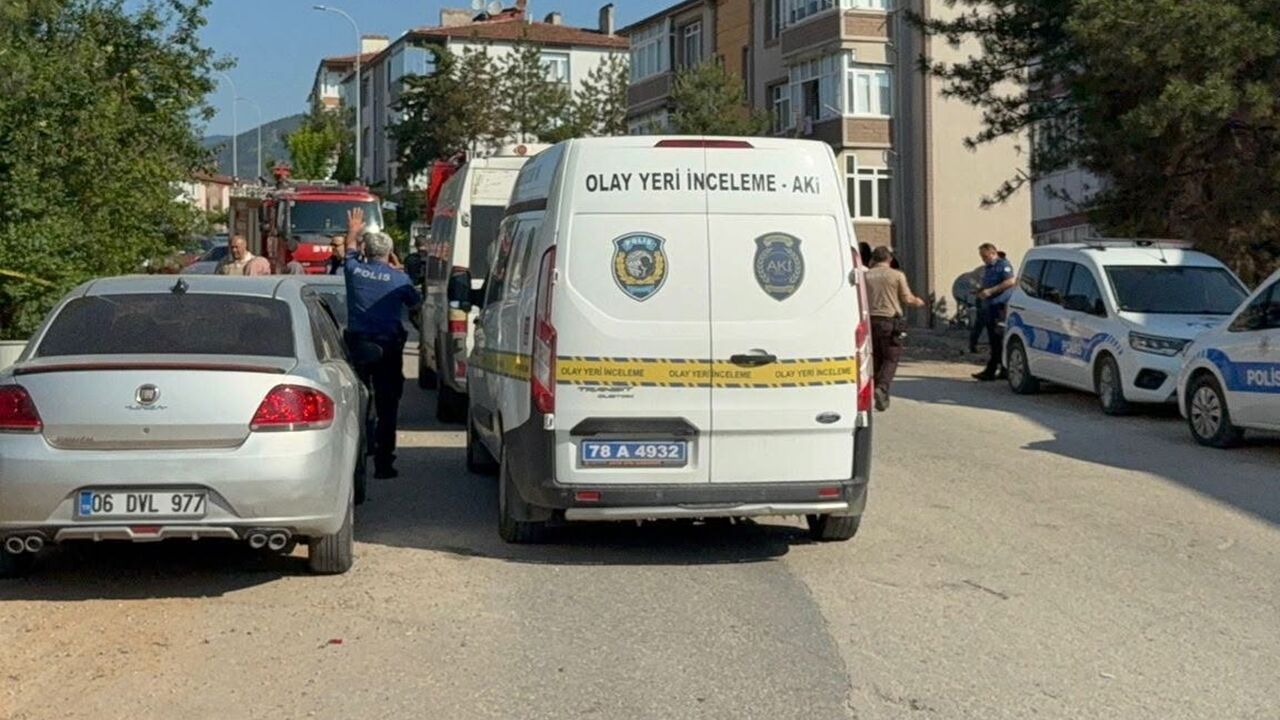 Evin Balkonunda Asılı Bulundu (3)