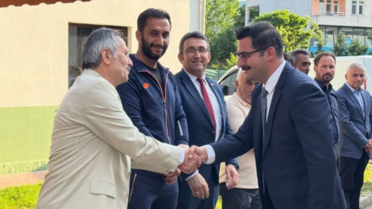 Hanönü’nde Kaymakam Emre Oktay’a Fahri Hemşerilik Beratı Takdim Edildi (1)