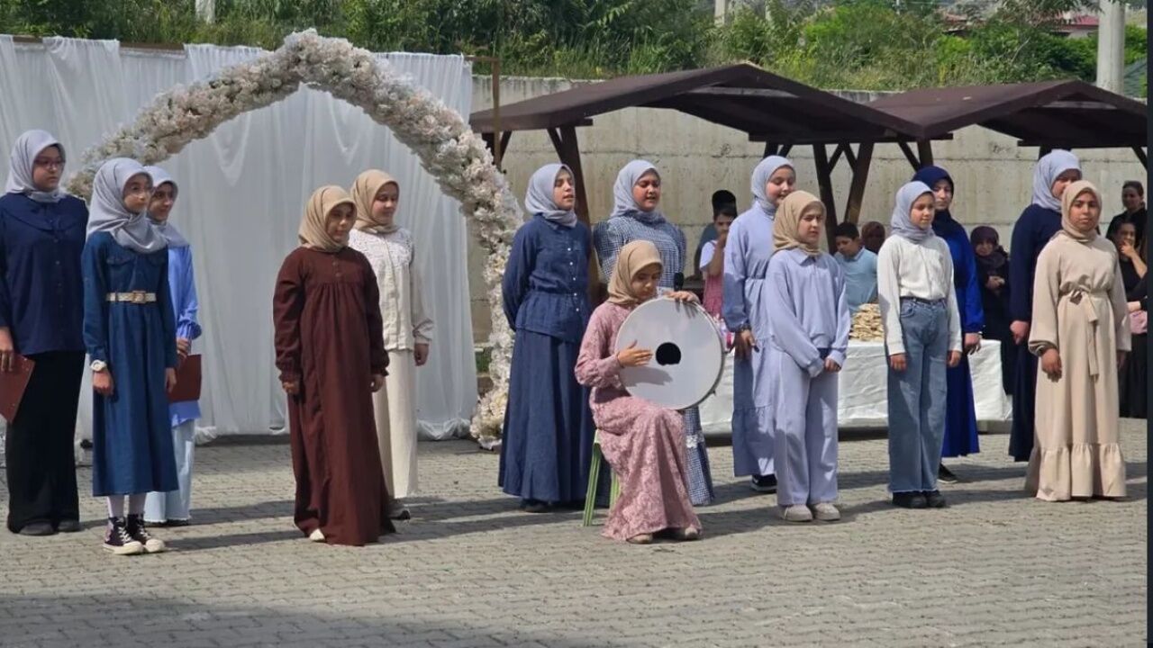 Hanönü’nde Minik Öğrencilerden Yıl Sonu Gösterisi Büyük İlgi Gördü