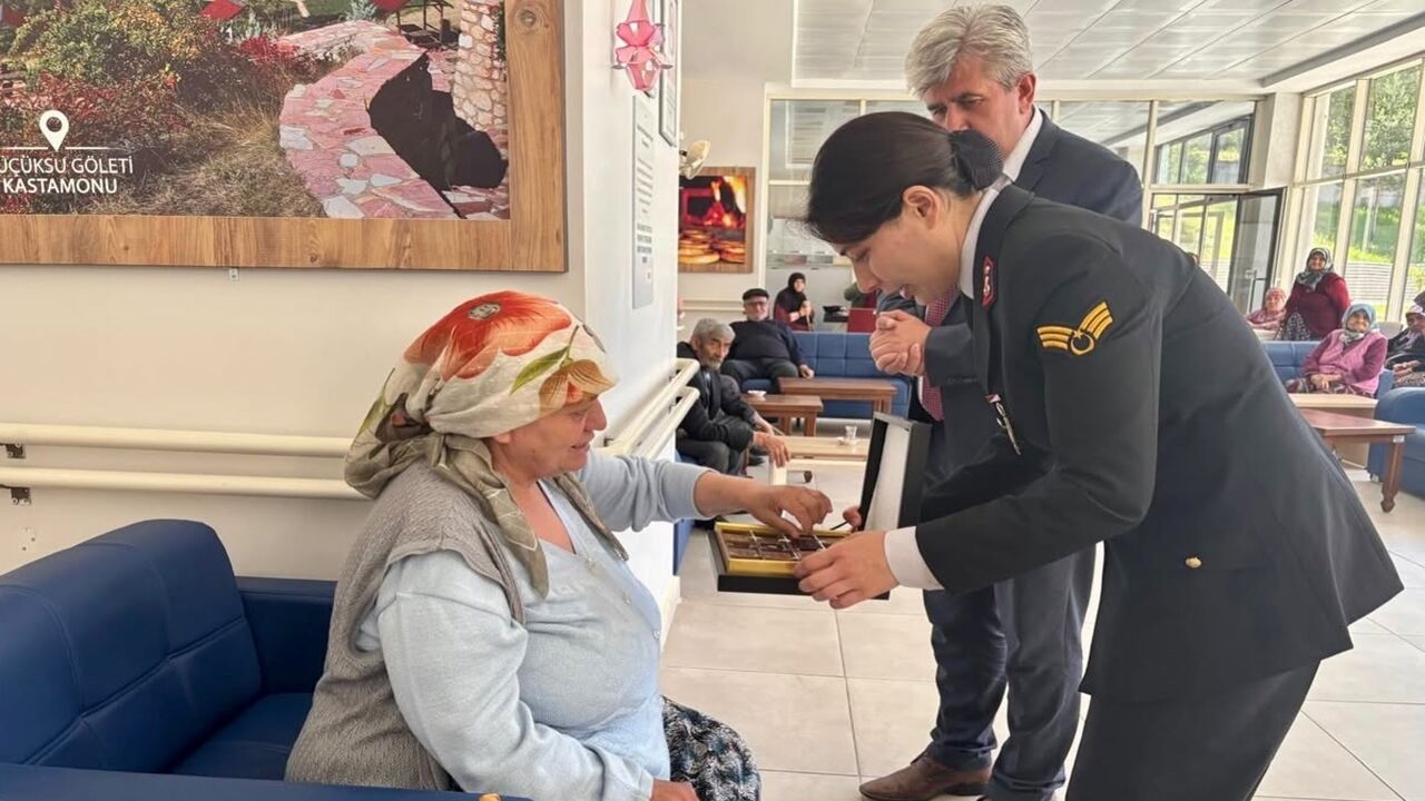 Jandarmadan Büyüklere Vefa (1)