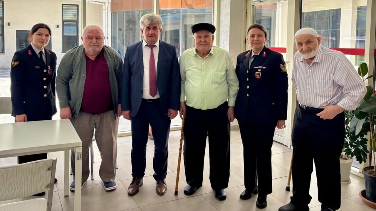Jandarmadan Büyüklere Vefa (4)