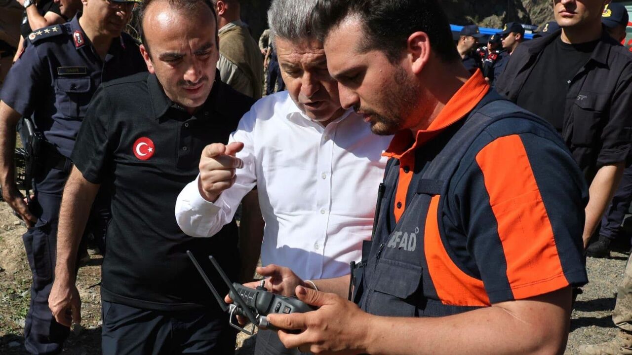 Kamyon Dereye Uçmuştu Baba Ve Oğuldan Acı Haber… Arama Çalışmaları 16. Günde Sürüyor (2)