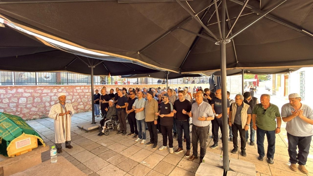 Kastamonu Anneler Derneği Kurucusu Son Yolculuğuna Uğurlandı (2)