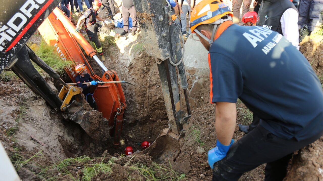Kastamonu’da Göçük Altındaki Işçi Için Kurtarma Çalışması Devam Ediyor
