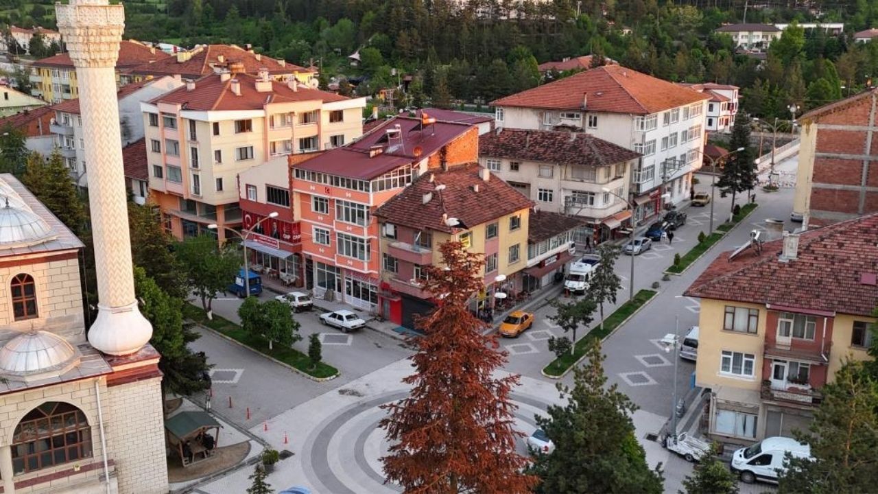 Kastamonu’da Gün Batarken Leylekler Cami Kubbesini Süsledi (3)