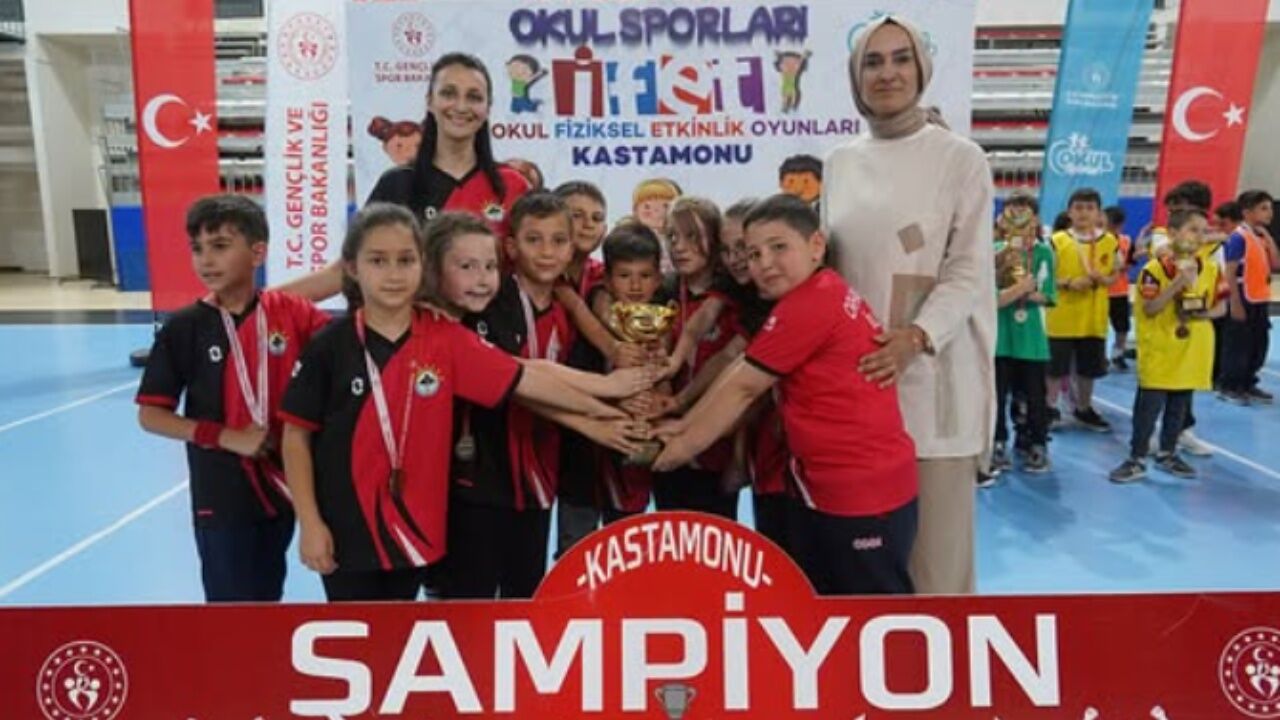 Kastamonu’da Spor Şöleni İlkokul Öğrencileri Yeteneklerini Sergiledi (3)