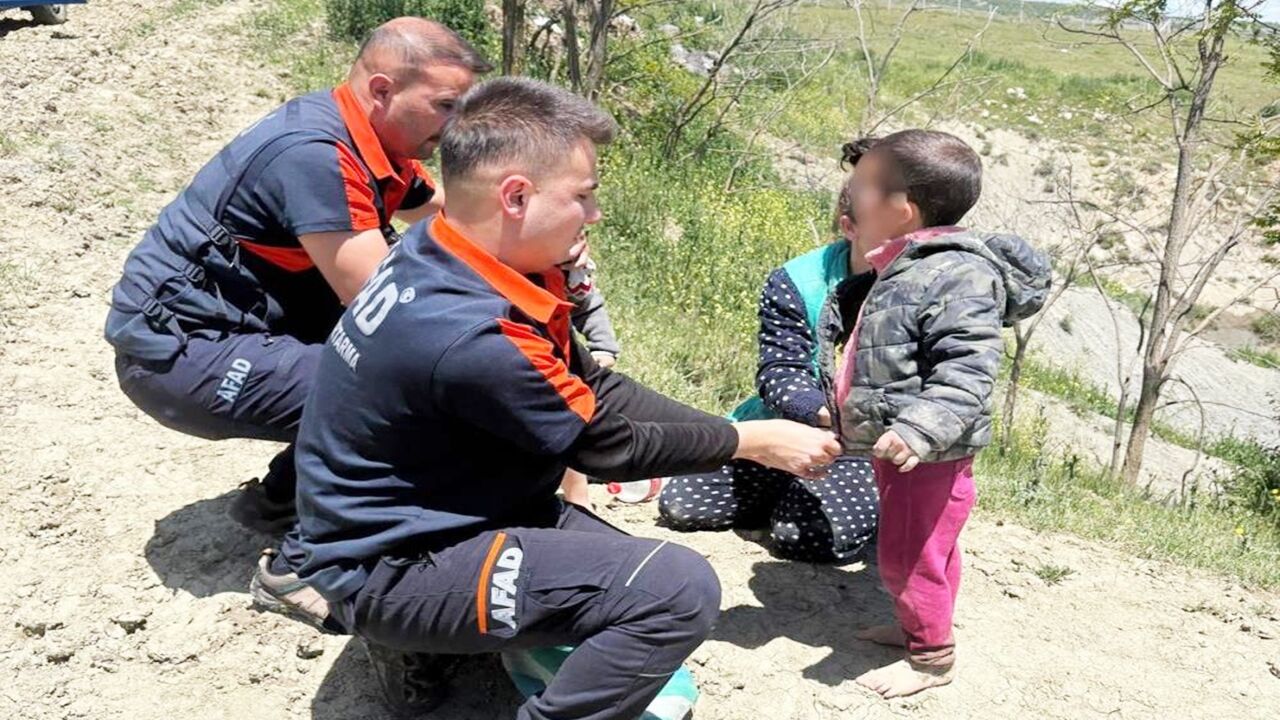 Kayıp Çocuklar Çamura Saplanmış (2)