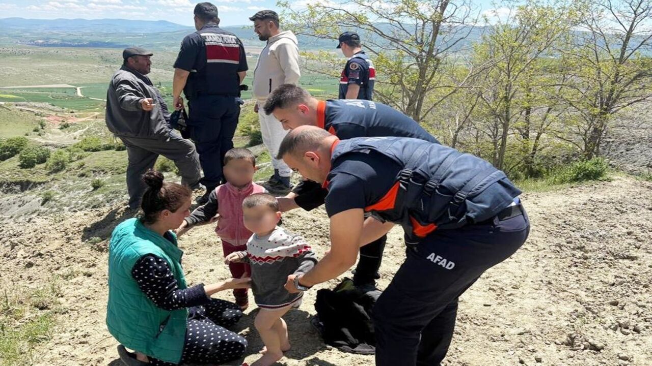 Kayıp Çocuklar Çamura Saplanmış (3)