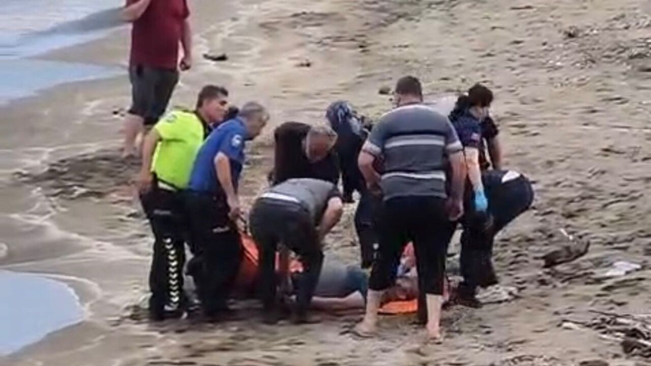 Korku Dolu Anlar! Baba Oğul Denizde Ölümle Burun Buruna Geldi