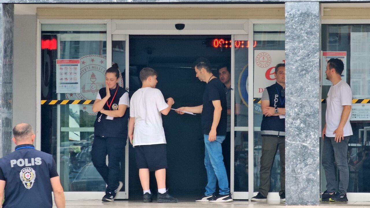 Lgs’de Nefes Kesen Anlar! Polis Ve Aile Zamana Karşı Yarıştı (2)