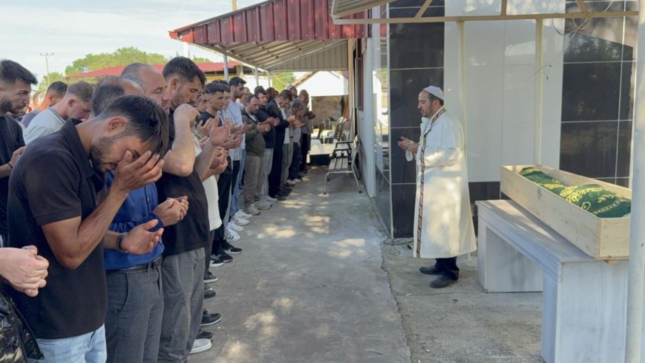 Lunaparkta Feci Kaza 20 Yaşındaki Genç Son Yolculuğuna Uğurlandı (5)