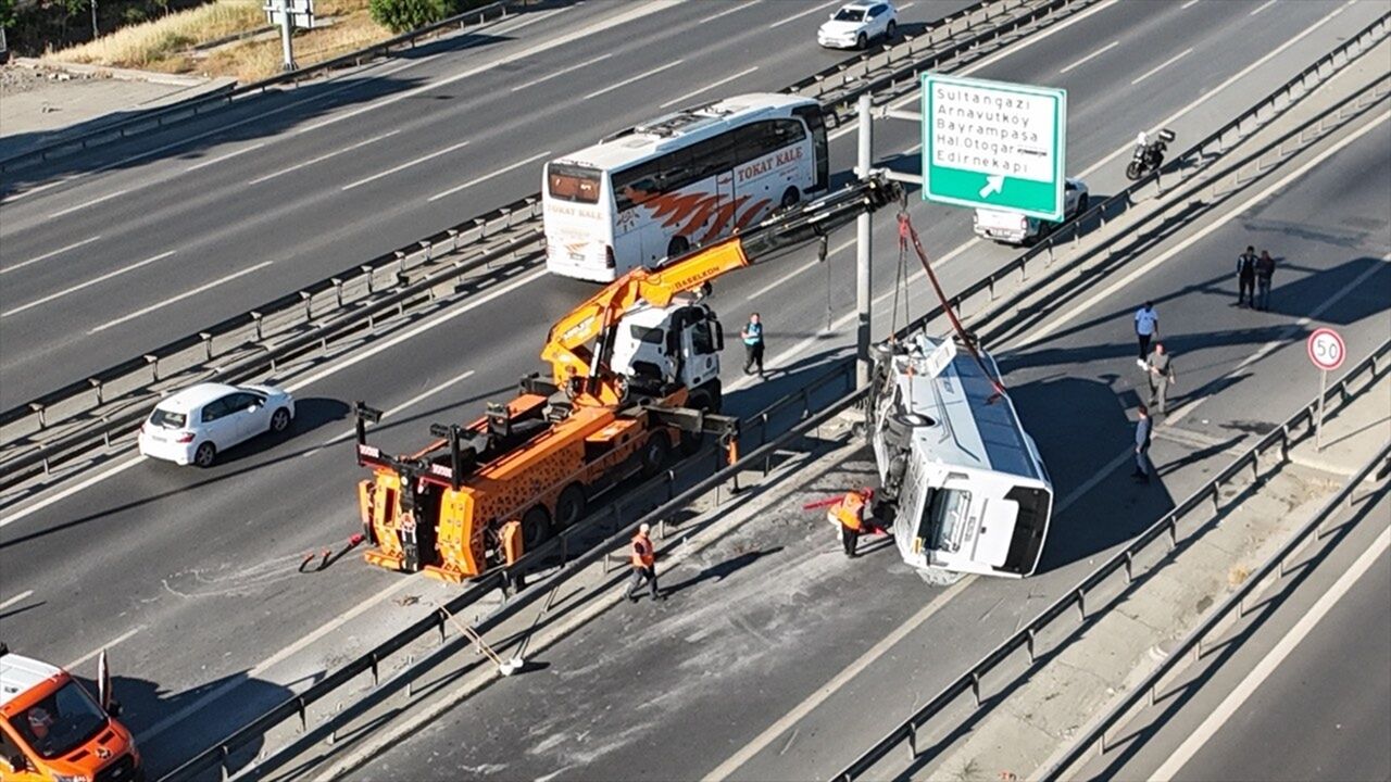 Minibüs Devrildi 12 Yaralı (3)