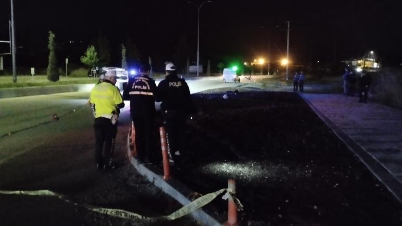 Motosiklet Kaldırım Taşına Çarptı 1 Kişi Hayatını Kaybetti (3)