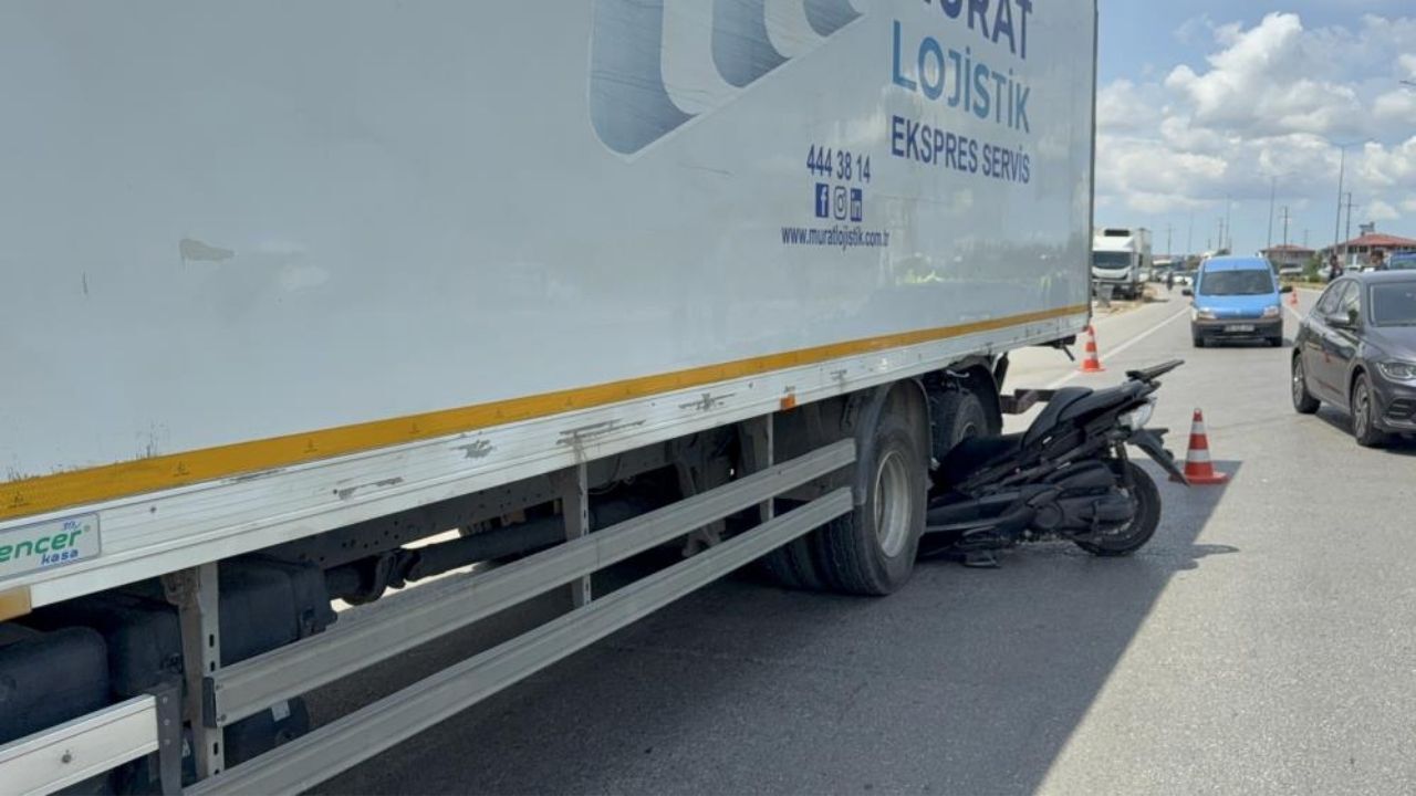 Motosiklet Kamyonun Tekerleri Arasına Sıkıştı Emekli Polis Hayatını Kaybetti (3)