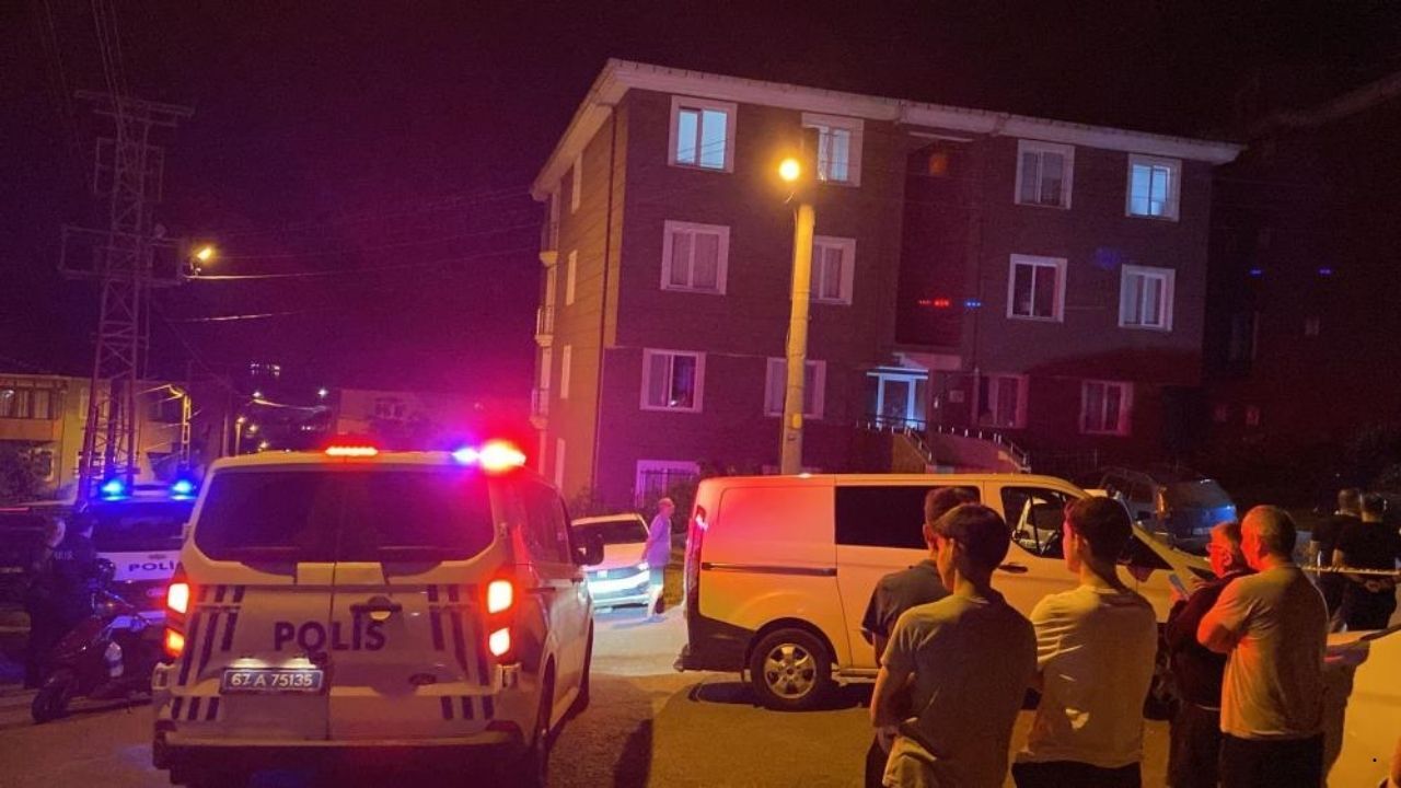 Motosikletle Geldi, Kurşun Yağdırdı Polis Kasklı Saldırganın Peşinde (1)