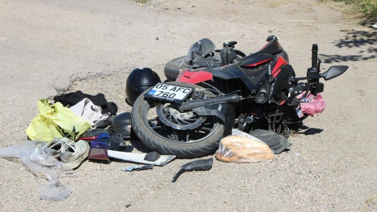 Motosikletler Birbirine Girdi 2 Genç Yaralandı (2)